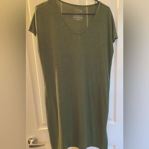 Short sleeve dress with side pockets
